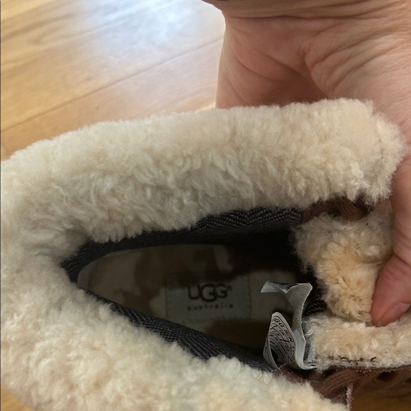 UGG Brown Lace-Up Winter Boots with Cream Fur Lining - Picture 10 of 13